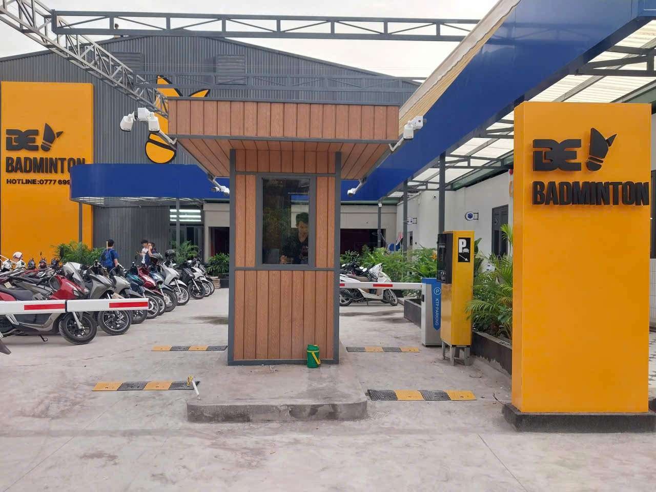 Lắp đặt hệ thống giữ xe thông minh tại Be Badminton Quận 2