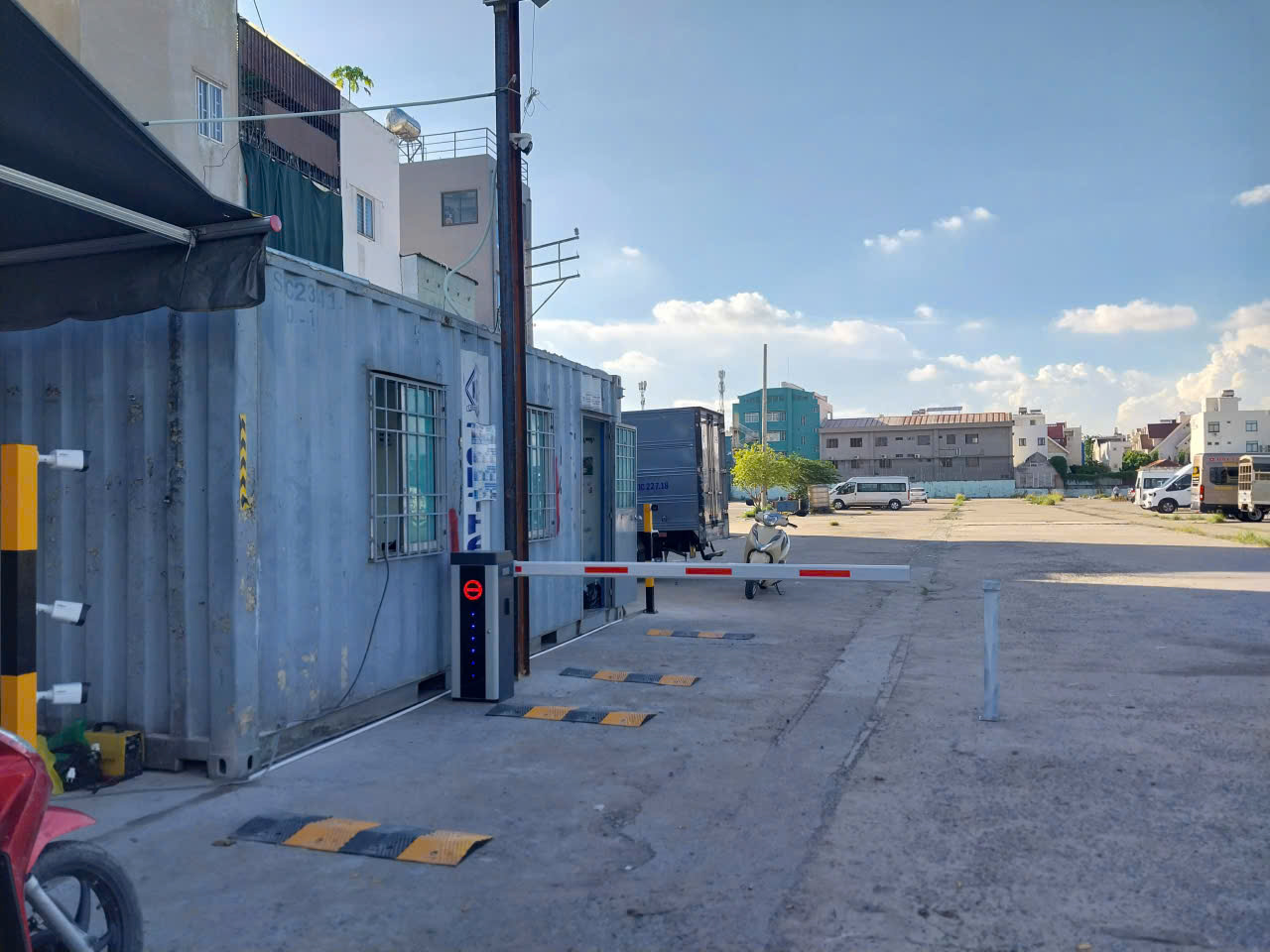 Hệ thống barrier tự động kiểm soát xe ô tô ra vào